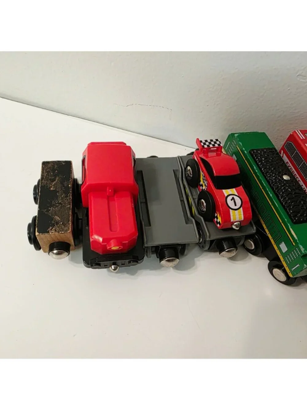 9 Mix Maison Joseph Battat Hape Magnetic Wooden Plastic Train Cars